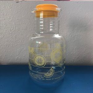 Vintage Pyrex carafe/ decanter 7520 with lemons
